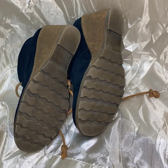 7.5 Sperry Top-Sider healed booties pumps wedges Navy Blue BRAND NEW CONDITION - Picture 4 of 5